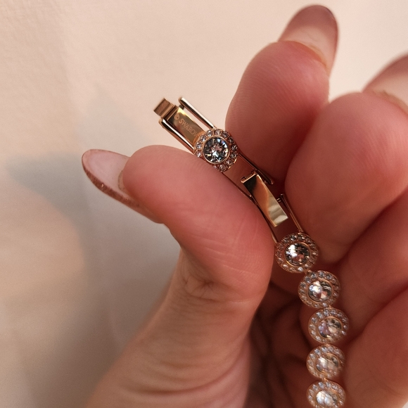 SOLD NWT Swarovski Angelic Rosegold Circle Bracelet ๐  Never Worn! - Picture 3 of 8